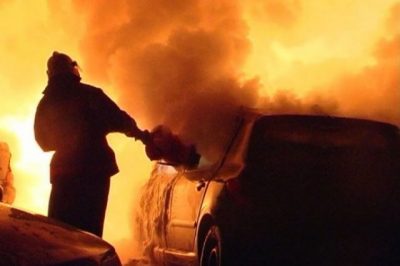 Вечером 11 июля в Прокопьевске горел автомобиль Mercedes-Benz