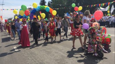 В честь 399-летия в Новокузнецке прошло костюмированное шествие