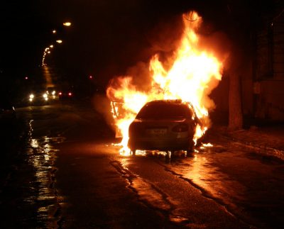 Ночью в Кузбассе горел легковой автомобиль
