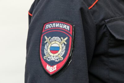 В Кузбассе сотрудники полиции забрали двух детей у пьяной матери