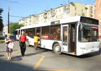 В Кузбассе к ответственности привлекли водителя автобуса, из салона которого выпал ребёнок