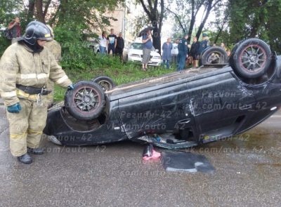 В Кемерове виновник ДТП с участием четырёх машин скрылся с места происшествия