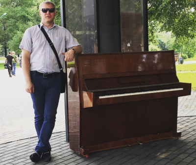 В новокузнецком арт-сквере поставили новое уличное пианино