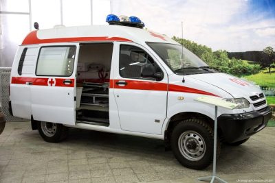 В Кемерове водитель легковушки травмировался при ДТП с микроавтобусом