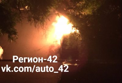 Ночью в Кемерове горел легковой автомобиль
