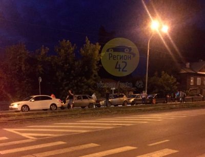 В Кемерове из-за пьяного водителя произошло ДТП с участием пяти машин