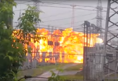 Видео: взрыв на подстанции в Томске оставил без света сотни домов