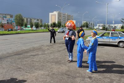Сотрудники ГИБДД и священники напомнили кузбасским водителям о соблюдении ПДД