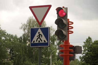 В Кемерове на трёх участках устанавливают новые светофоры