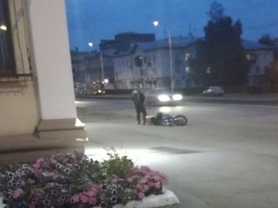 В Кемерове автоледи сбила мотоциклиста