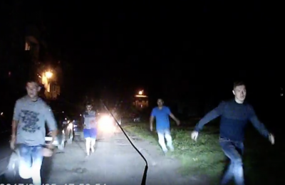 Видео: ревнивый кузбассовец с друзьями избили авто соперника