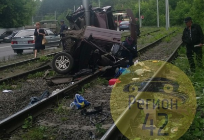 Разбившийся в Кемерове на Логовом шоссе водитель ВАЗа был под наркотиками