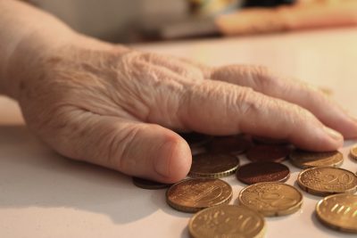 С 1 августа в России работающие пенсионеры будут получать увеличенную пенсию