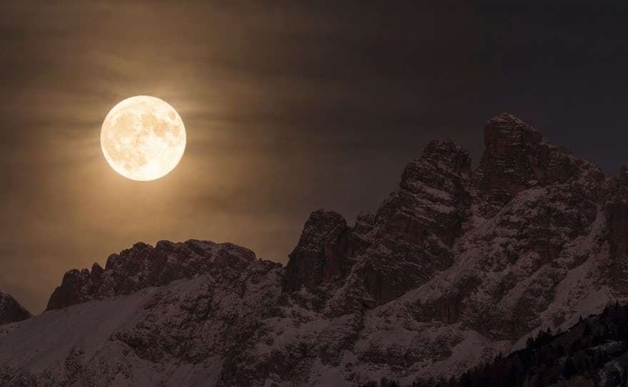 Суперлуние над горой Мармароле, Доломитовые Альпы, Италия. Фото: Giorgia Hofer (Италия)