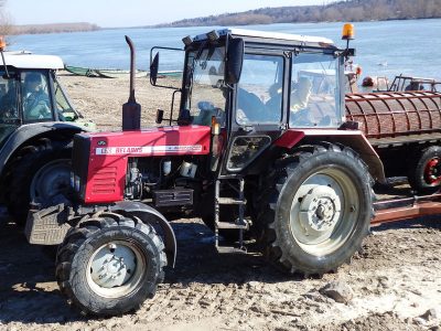 В Кузбассе тракторист устроил ДТП с газелью