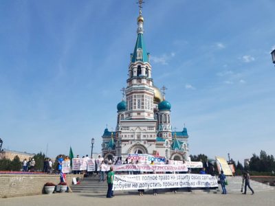В Омске более 100 человек приняли участие в молитвенном стоянии против «Матильды»