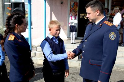 В Кемерове Следком наградил школьника за спасение младенца из пожара