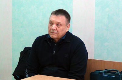 Видео: Юрий Мовшин слушает обвинительное заключение по делу о ДТП с четырьмя погибшими