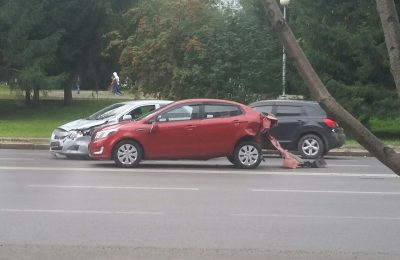 Фото: в Кемеровое на бульваре Строителей произошло тройное ДТП