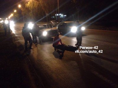 Фото: в Кемерове на Космической водитель «Волги» сбил мужчину