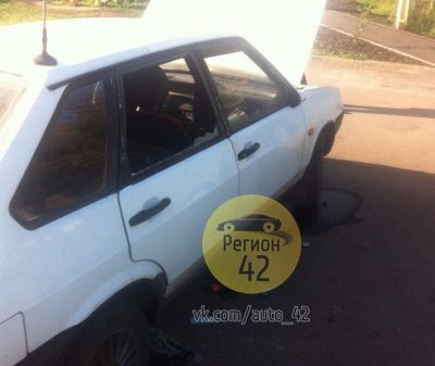 Полицейские задержали пятерых кузбассовцев, которые разбивали авто и крали из них вещи