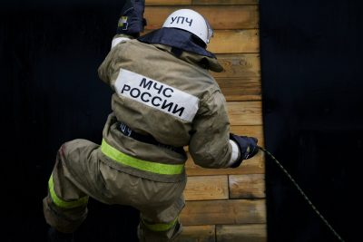 В Кемерове при пожаре в доме погибла женщина