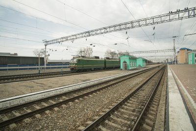 В Кировском районе Кемерова поезд насмерть сбил девушку