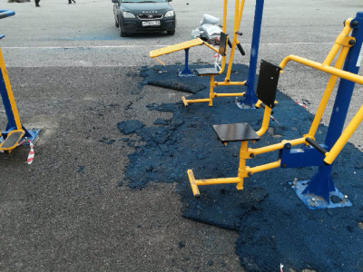 В Киселёвске вандалы сломали только что установленные уличные тренажёры