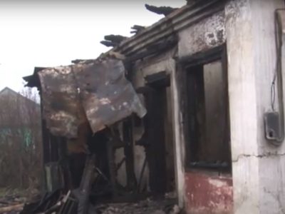 В Прокопьевске сотрудники ППС вывели из горящего дома два человека