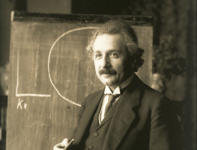 Короткую записку Эйнштейна продали за $1,56 млн на аукционе в Иерусалиме