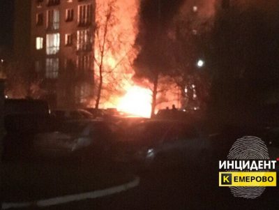В Кемерове на Ленина подожгли Toyota Land Cruiser