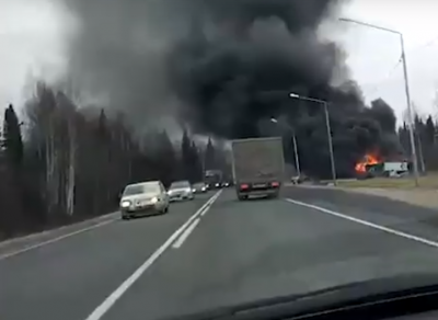 В Кемеровском районе на трассе сгорела станция технического обслуживания