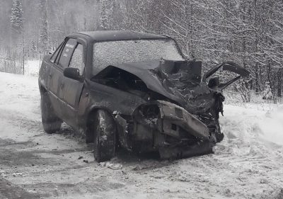 На трассе в Кузбассе водитель Daewoo получил травмы после столкновения с микроавтобусом
