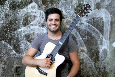 В Кемерове выступит итальянский гитарист-виртуоз Лука Стриканьоли