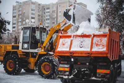 В Кузбассе коммунальщики усилили очистку дорог и тротуаров от снега