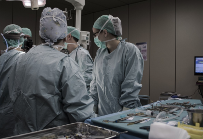 В Кемерове хирурги спасли новорожденного, сделав уникальную операцию