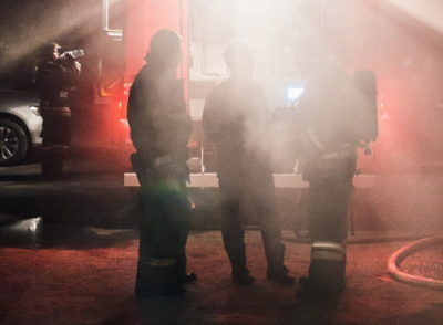 В Кемерове при пожаре в 12-этажке спасли семерых человек, в том числе одного ребёнка
