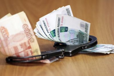 Кузбасского полицейского осудили за взятку в 50 тысяч рублей