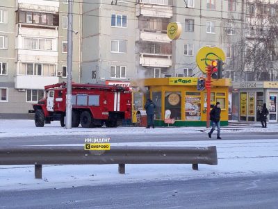 В Рудничном районе Кемерова горел павильон «Подорожника»