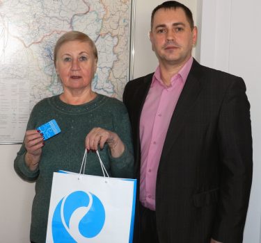 «Ростелеком» наградил юбилейного 100-тысячного «оптического абонента» в Кузбассе