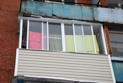В Кемерове мать двоих детей погибла, выпав с балкона 10 этажа