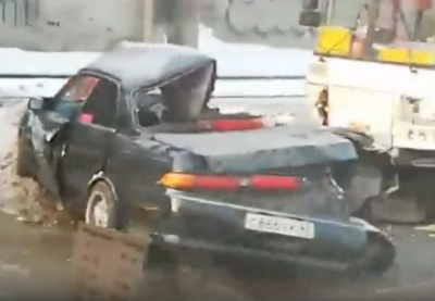 Последствия столкновения маршрутки и Toyota в Новокузнецке сняли на видео