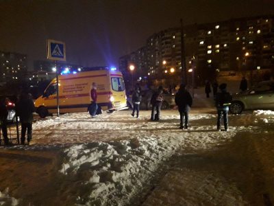 В Кемерове на ФПК автомобиль сбил мужчину с внуком