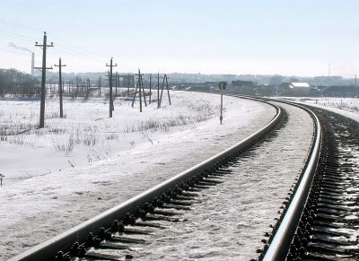 В Кузбассе транспортная полиция спасла замерзающего пенсионера возле железной дороги