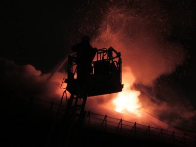 В Кемерове в многоквартирном доме произошёл пожар