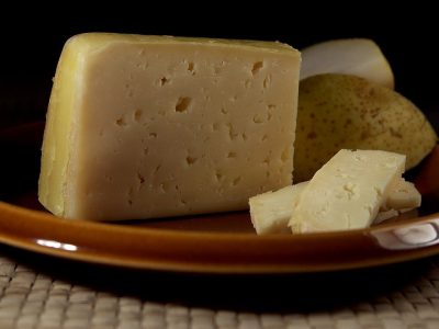 В Кемерове уничтожили более 55 кг санкционного сыра