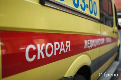 В Кузбассе внедорожник сбил на переходе женщину и скрылся
