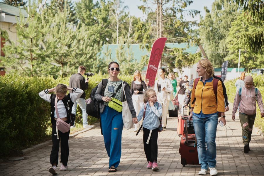 Семейные “Истоки”: в Псковской области стартовал молодёжный историко-культурный форум