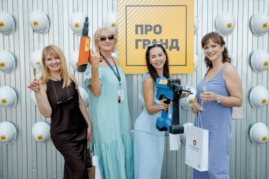 покупатели на презентации жилого комплекса