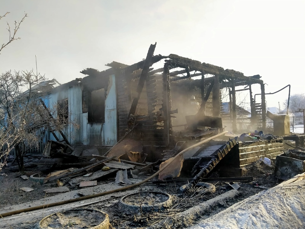 В Новокузнецке из-за пожара семьи остались без крова